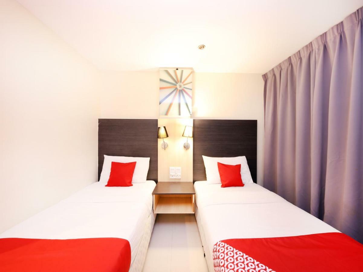 Oyo 786 The Citilite Hotel Куантан Экстерьер фото