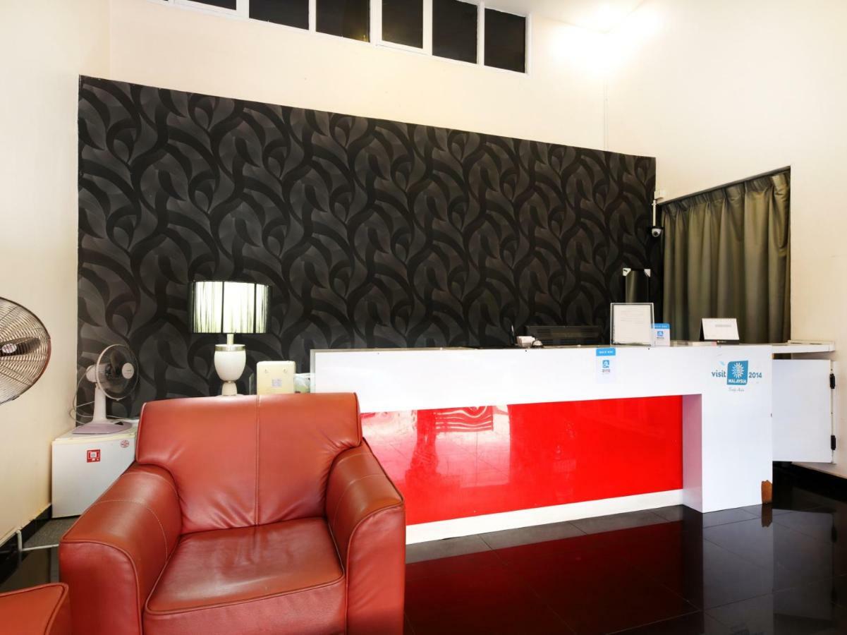 Oyo 786 The Citilite Hotel Куантан Экстерьер фото